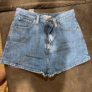 29 waist Levi’s mom shorts
